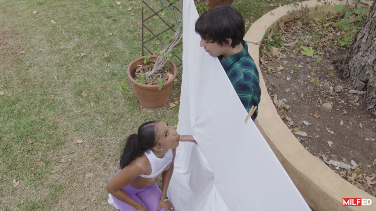 Milfed – Olivia Jayy Milf Workout Teases Pervy Neighbor In Outdoor Glory Hole