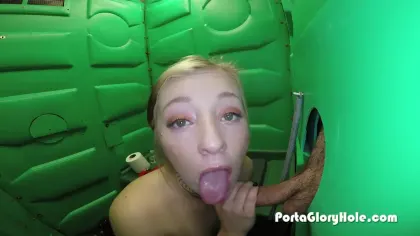 Porta Gloryhole – Nikki Gloryhole Visit